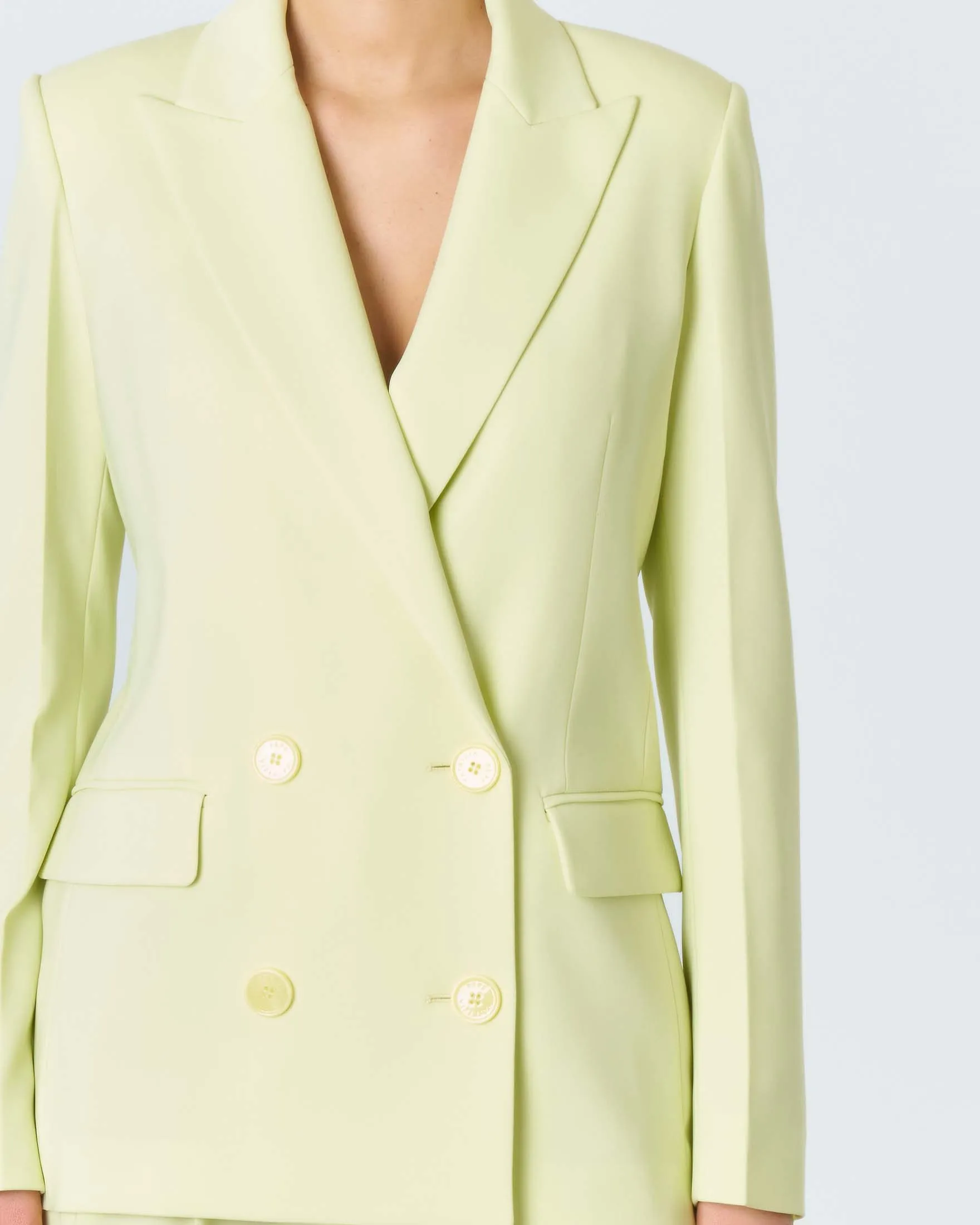 Blazer doppiopetto color lime in crêpe stretch con rever a lancia e tasche ai fianchi con patta