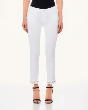 Jeans bianchi skinny in cotone stretch con borchie incastonate sul fondo