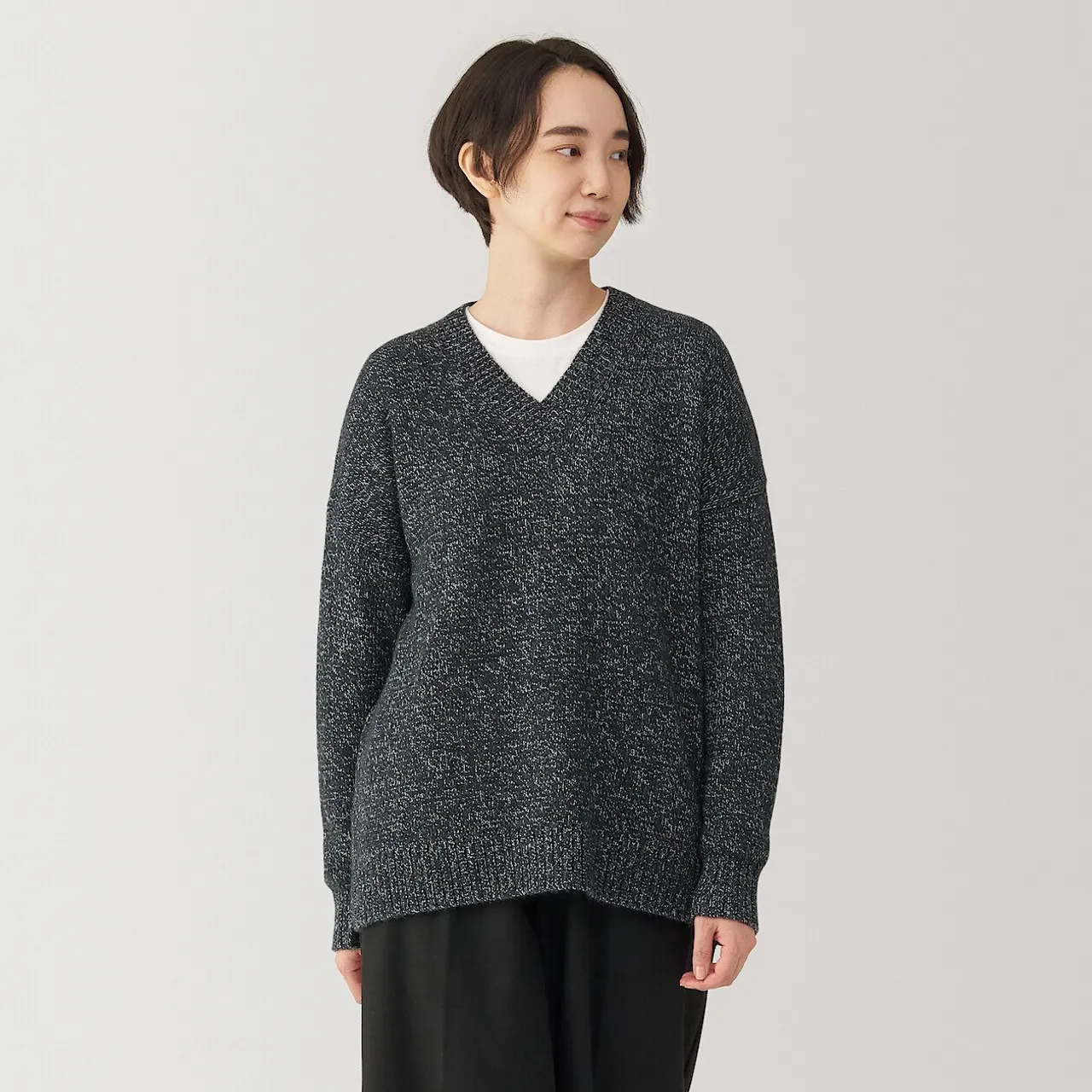 Maglione lungo a V in misto lana di yak da donna